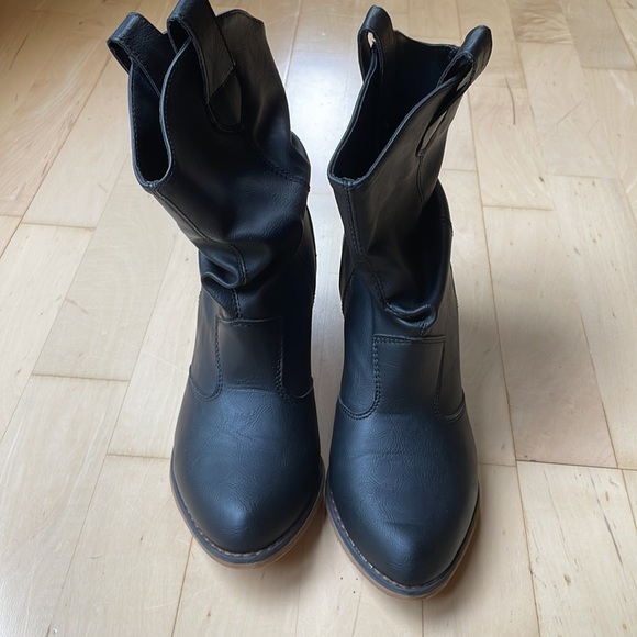 Charles Albert cowgirl boots W8 black with brown heel. Vegan leather - Picture 2 of 8